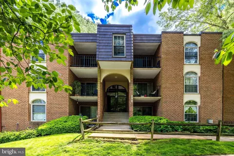 3370 Woodburn Rd #12, Annandale, VA 22003