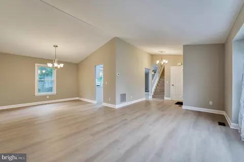 5528 Buggy Whip Dr, Centreville, VA 20120