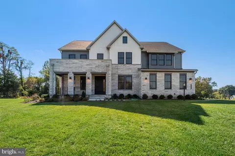 661 Stratford Hill Ct, Great Falls, VA 22066