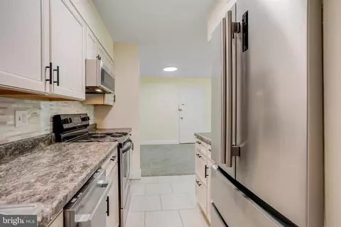 Kitchen - 8360 Dunham Ct #A, Springfield, VA 22152 photo 3 of 5