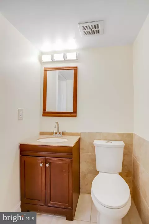 Bath - 8360 Dunham Ct #A, Springfield, VA 22152 photo 3 of 4