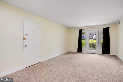 Living - 8360 Dunham Ct #A, Springfield, VA 22152 photo 1 of 3