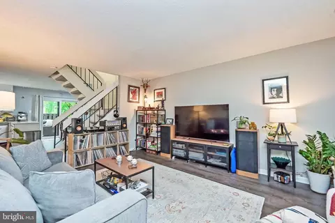 2120 Cartwright Pl, Reston, VA 20191 photo 4
