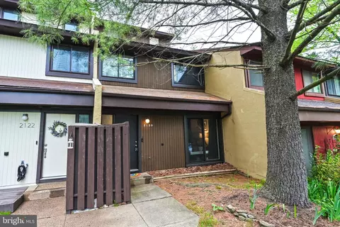 2120 Cartwright Pl, Reston, VA 20191