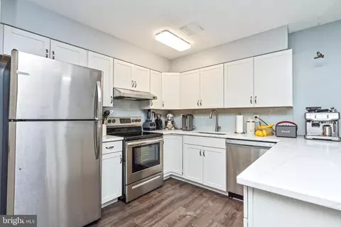 2120 Cartwright Pl, Reston, VA 20191 photo 6