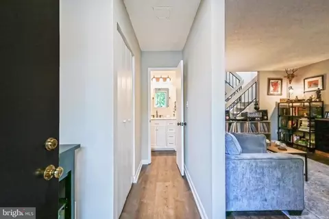 2120 Cartwright Pl, Reston, VA 20191 photo 2