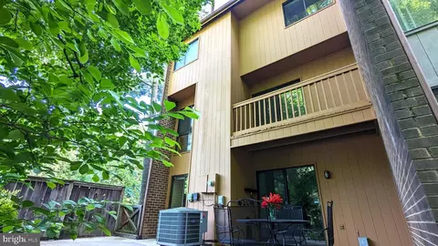 1762 Wainwright Dr, Reston, VA 20190 photo 4