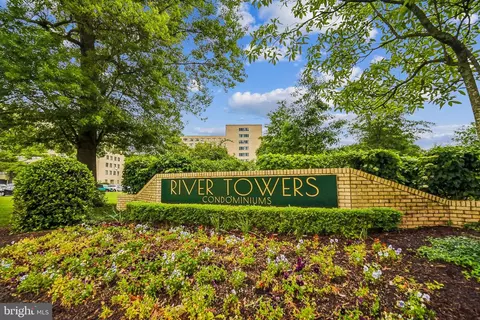 6631 Wakefield Dr #811, Alexandria, VA 22307