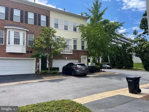 8112 Anna Ct, Falls Church, VA 22042