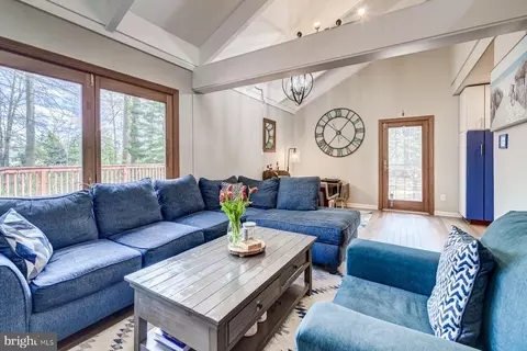 9315 Raintree Rd, Burke, VA 22015 photo 6
