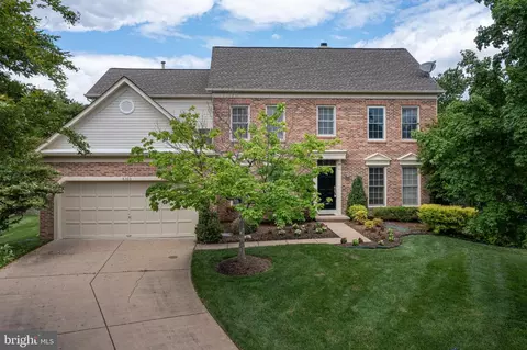 8303 Greenside Dr, Fairfax Station, VA 22039