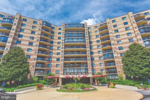 8370 Greensboro Dr #721, Mclean, VA 22102