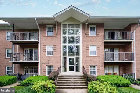 3334 Spring Ln #B-42, Falls Church, VA 22041