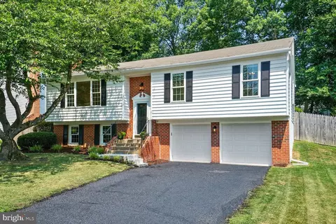 8114 Viola St, Springfield, VA 22152 photo 2