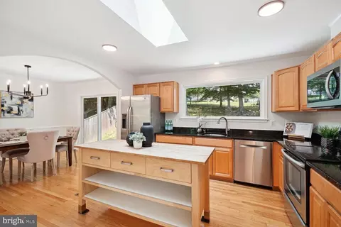 8114 Viola St, Springfield, VA 22152 photo 8