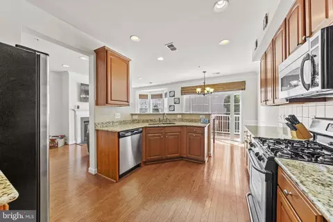 2527 Pascal Pl, Herndon, VA 20171 photo 14