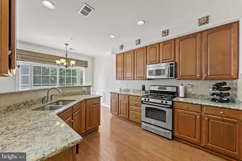 2527 Pascal Pl, Herndon, VA 20171 photo 12