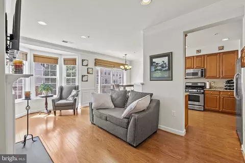 2527 Pascal Pl, Herndon, VA 20171 photo 3