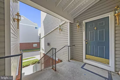 2527 Pascal Pl, Herndon, VA 20171 photo 2