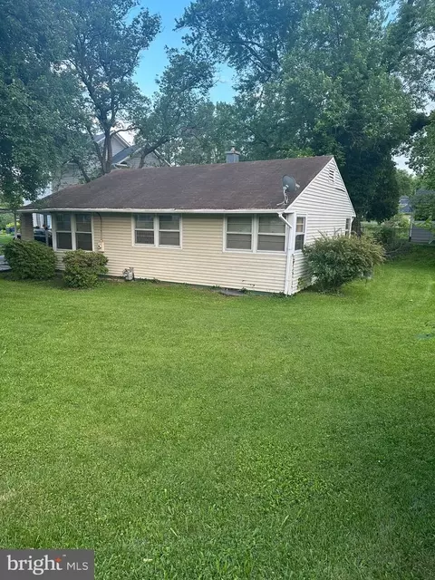 7123 Terry Ln, Falls Church, VA 22042