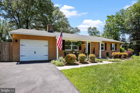 3917 Maury Pl, Alexandria, VA 22309