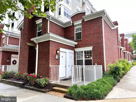 1645 International Dr #TH-16, Mclean, VA 22102