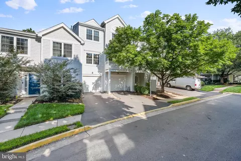 14457 Fallscliff Ln #55, Centreville, VA 20120