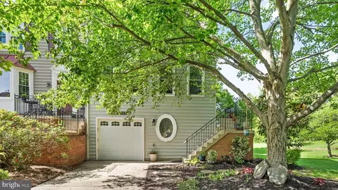 12782 Dogwood Hills Ln, Fairfax, VA 22033