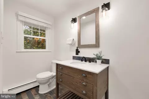 Bath - 1437 Cola Dr, Mclean, VA 22101 photo 2 of 3