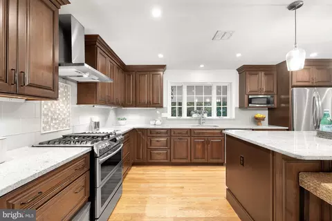 Kitchen - 1437 Cola Dr, Mclean, VA 22101 photo 3 of 3