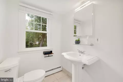 Bath - 1437 Cola Dr, Mclean, VA 22101 photo 3 of 3