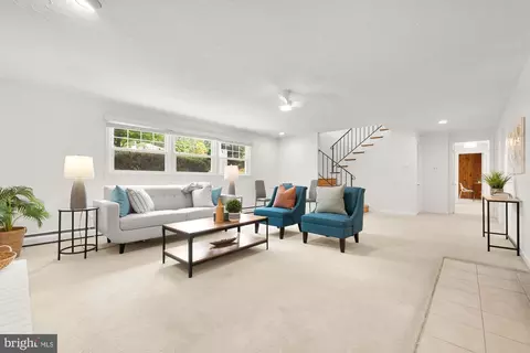 Living - 1437 Cola Dr, Mclean, VA 22101 photo 4 of 5