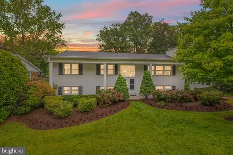 Exterior - 1437 Cola Dr, Mclean, VA 22101 photo 2 of 6