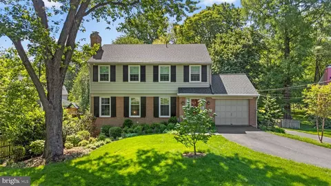 2435 Caron Ln, Falls Church, VA 22043