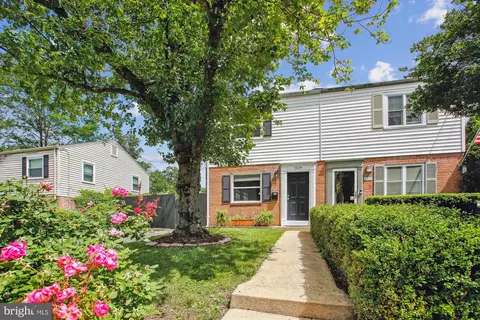 5829 Blaine Dr, Alexandria, VA 22303