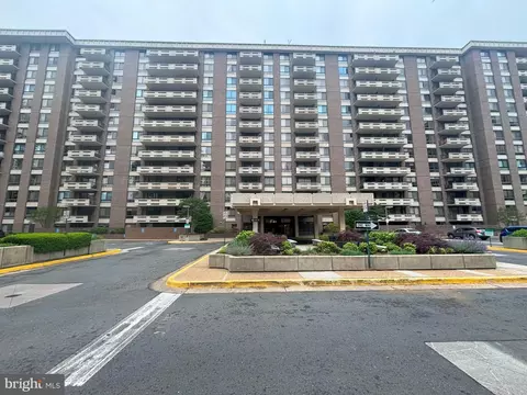 1808 Old Meadow Rd #107, Mclean, VA 22102