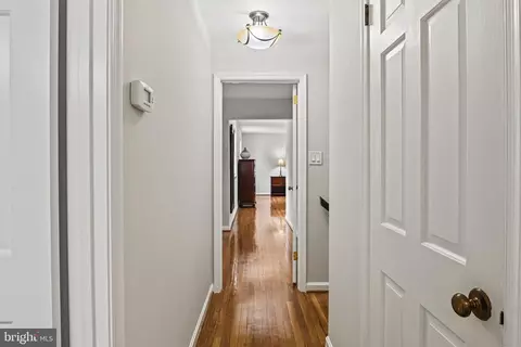 Entry Way - 1213 Meadow Green Ln, Mclean, VA 22102 photo 4 of 6