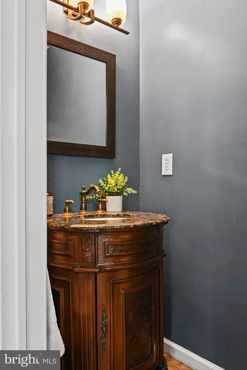 Bath - 1213 Meadow Green Ln, Mclean, VA 22102 photo 1 of 10