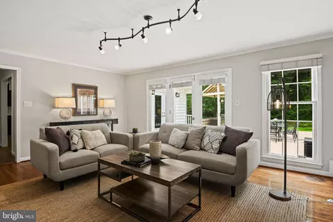 Living - 1213 Meadow Green Ln, Mclean, VA 22102 photo 4 of 4