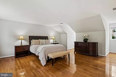 Bedroom - 1213 Meadow Green Ln, Mclean, VA 22102 photo 1 of 6