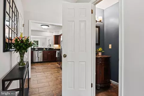Entry Way - 1213 Meadow Green Ln, Mclean, VA 22102 photo 3 of 6