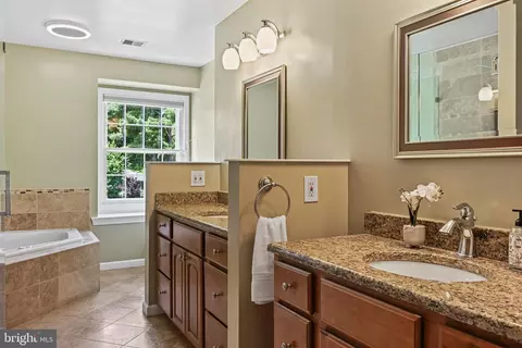 Bath - 1213 Meadow Green Ln, Mclean, VA 22102 photo 2 of 10