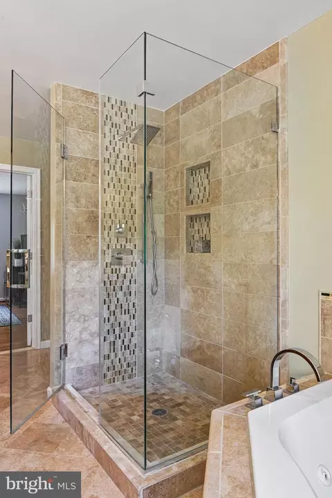 Bath - 1213 Meadow Green Ln, Mclean, VA 22102 photo 3 of 10