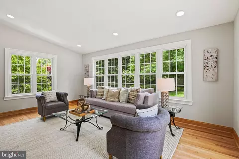 Living - 1213 Meadow Green Ln, Mclean, VA 22102 photo 2 of 4
