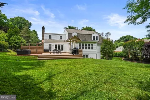 Exterior - 1213 Meadow Green Ln, Mclean, VA 22102 photo 7 of 16