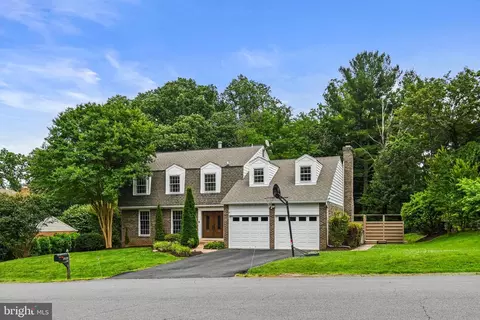 Exterior - 1213 Meadow Green Ln, Mclean, VA 22102 photo 1 of 16