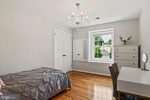Bedroom - 1213 Meadow Green Ln, Mclean, VA 22102 photo 4 of 6