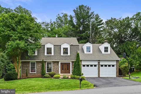 Exterior - 1213 Meadow Green Ln, Mclean, VA 22102 photo 2 of 16