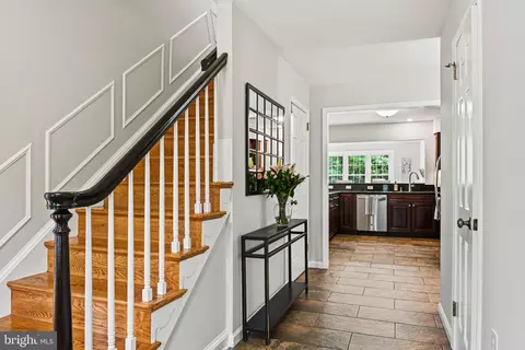 Entry Way - 1213 Meadow Green Ln, Mclean, VA 22102 photo 2 of 6