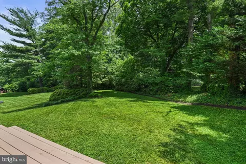 Exterior - 1213 Meadow Green Ln, Mclean, VA 22102 photo 9 of 16